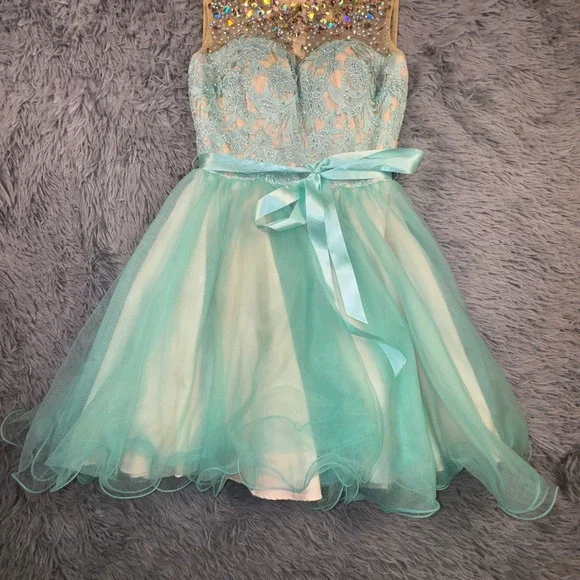 Envious Couture Prom Dress Sheer Beaded Bodice Tulle Skirt Aqua Formal Size 4